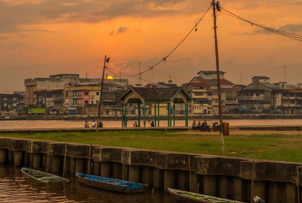 Hotel Gajahmada Pontianak Exterior foto