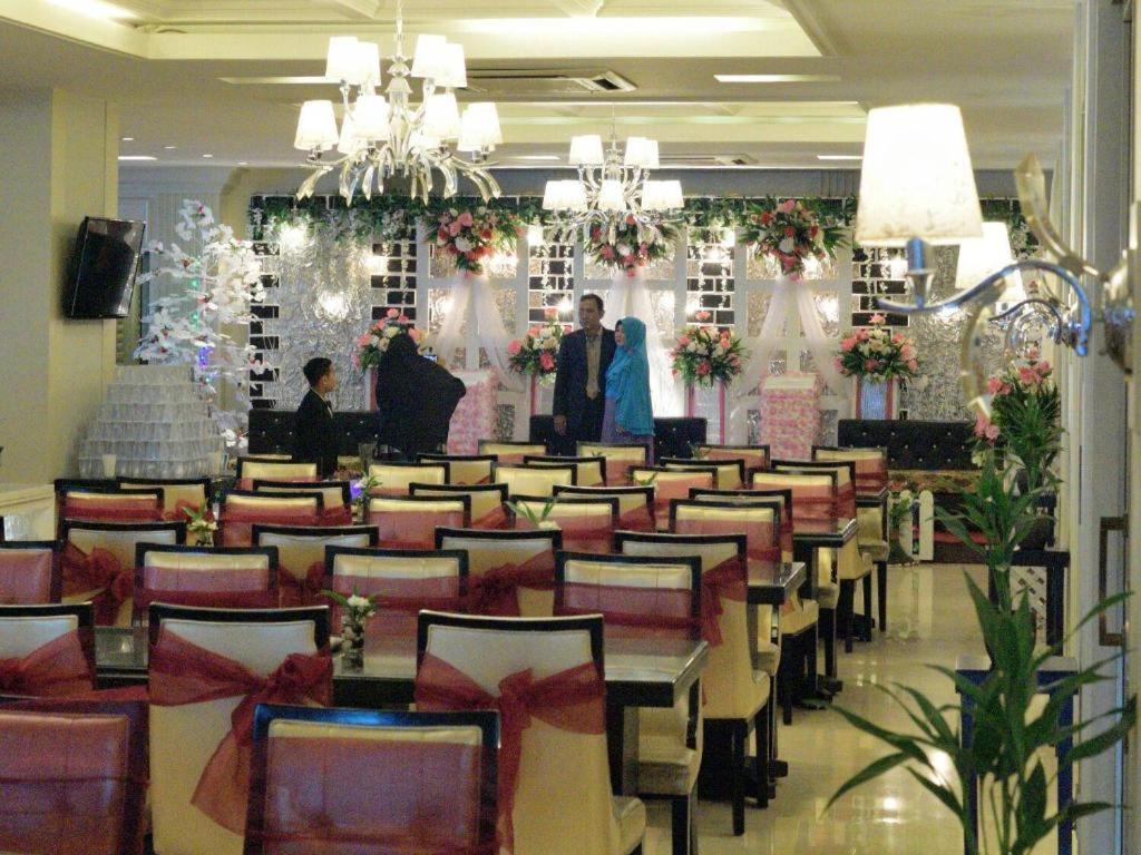 Hotel Gajahmada Pontianak Exterior foto