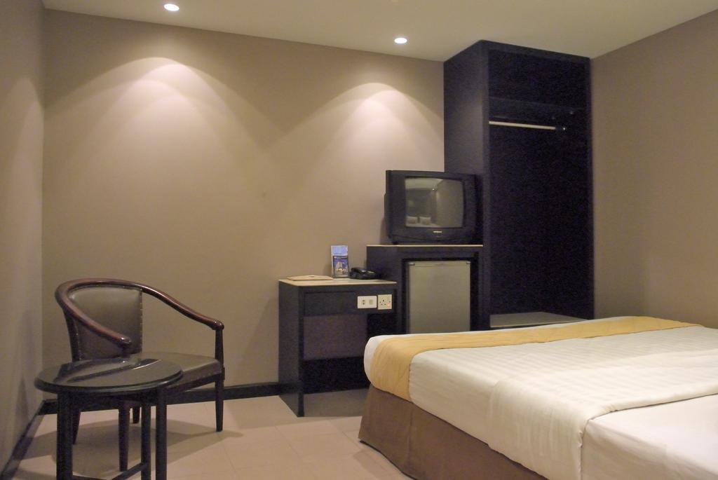 Hotel Gajahmada Pontianak Exterior foto